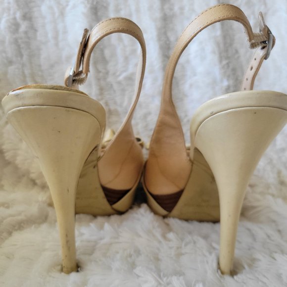 Beige Peeptoe Slingback Heels w patent Bows and wood details - Picture 4 of 11